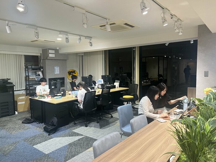 AOI渋谷校でメンターを務める現役大学生