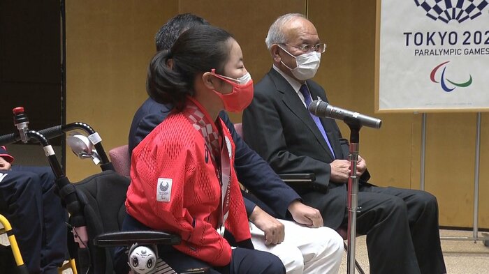 萩生田文科相の言葉に応える山田選手