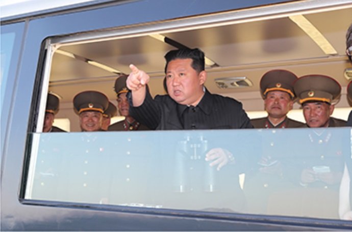 「新型戦術誘導兵器」発射試験に金正恩氏が立ち会う。(労働新聞・2022年4月17日付け)