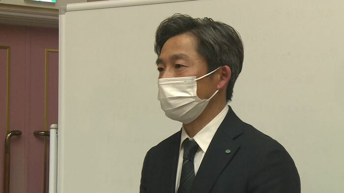 住民説明会後に取材に応じる荻原健司市長(長野市 2月11日)
