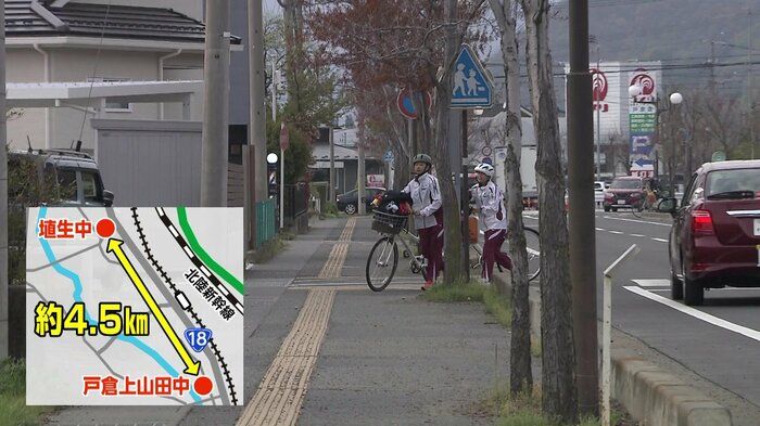 自転車で練習に向かう埴生中・柴田心寧さん
