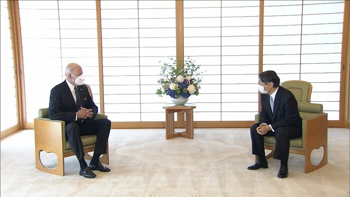 皇居・小広間で、バイデン大統領と面会される天皇陛下(午前10時すぎ)