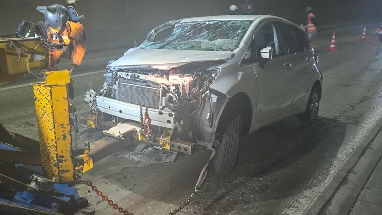 4歳、10歳、12歳の子ども含む6人搬送　国道のトンネルで大型トラックと乗用車が正面衝突　｜FNNプライムオンライン