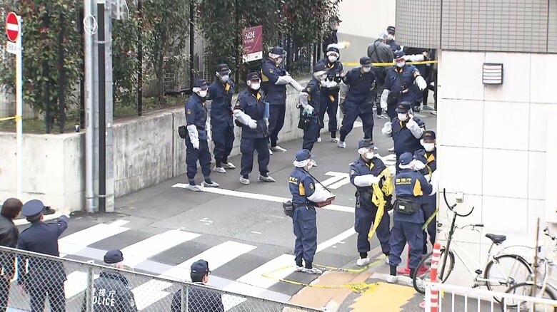 「倒れた女性を無言で撮影」目撃者が口を揃え語る男の不審な行動…“動画配信中”の20代女性が複数回刺され死亡　専門家「動画配信がトラブルに」東京・高田馬場｜FNNプライムオンライン