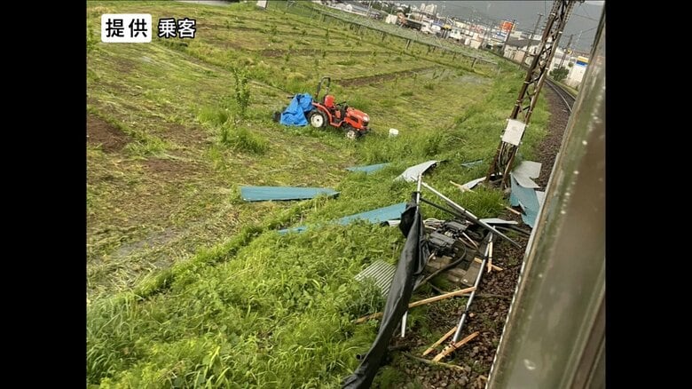 走行電車の窓ガラス割れる　乗客3人死傷　「農業用パイプ製小屋」が衝突と判明　強風が影響か　当時、長野県北部に「竜巻注意情報」｜FNNプライムオンライン