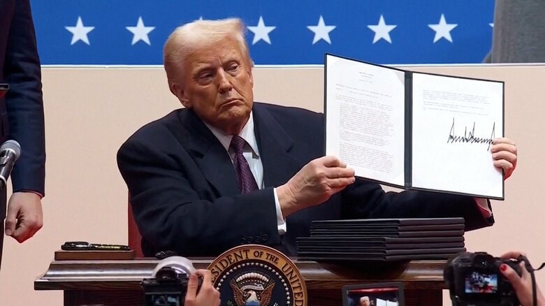 “トランプ嫌い”でも政策に期待？トランプ新大統領が就任初日から“大統領令”連発の背景とは　“WHO脱退”に署名、連邦議会襲撃事件の服役囚らを恩赦・減刑も　｜FNNプライムオンライン