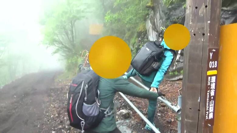 「私が登るべき」…驚きの主張 閉山中の富士山で外国人観光客が登山強行 静岡・富士宮市長は憤り「地元としては迷惑」|FNNプライムオンライン