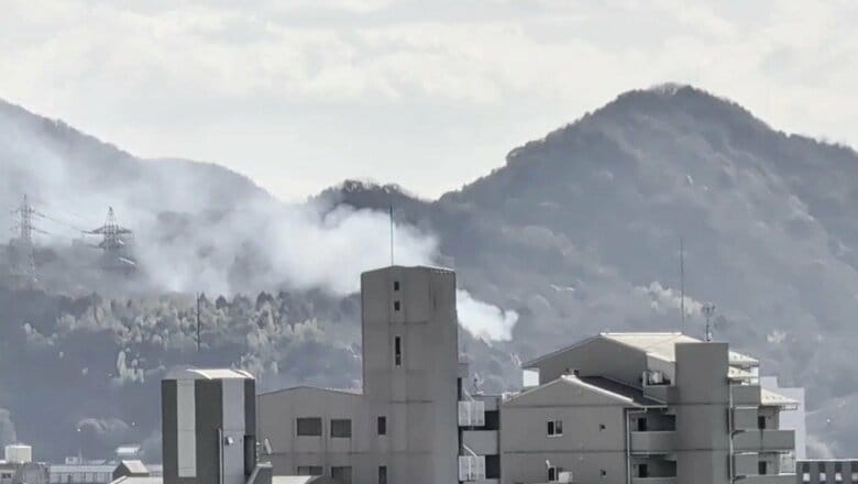 【速報】「キャンプの火が燃え移った」金輪島で林野火災　救助艇とヘリが出動　広島市南区｜FNNプライムオンライン