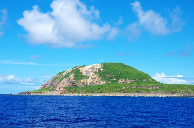 硫黄島で2月以来の噴火…噴煙1000メートル以上まで上がる　勢いおさまるも噴火活動は続く　気象庁｜FNNプライムオンライン