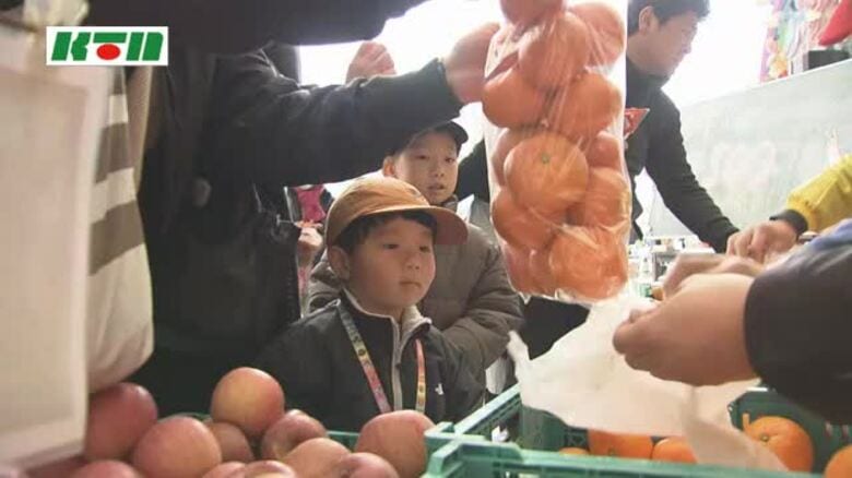 2000円相当の県産品を700円で競り落とす人も！長崎市中央卸売市場のスマイルフェスタ｜FNNプライムオンライン