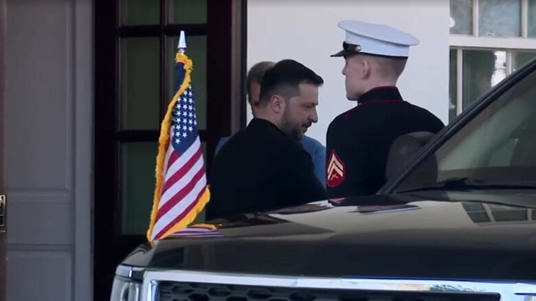 会談決裂後、ホワイトハウスを後にしたゼレンスキー大統領