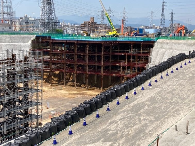 大規模地下駅の工事の様子