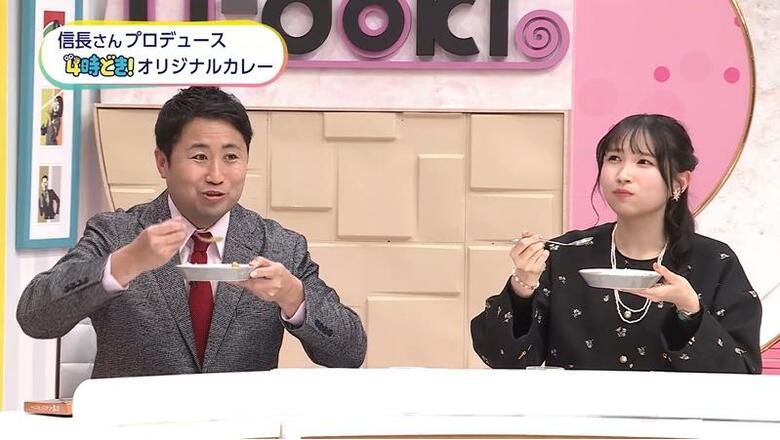 試食する児玉アナウンサーと佐々木アナウンサー