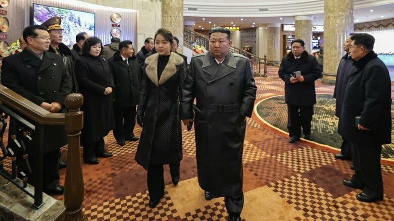 母親の李雪主氏とは意図的に距離か…