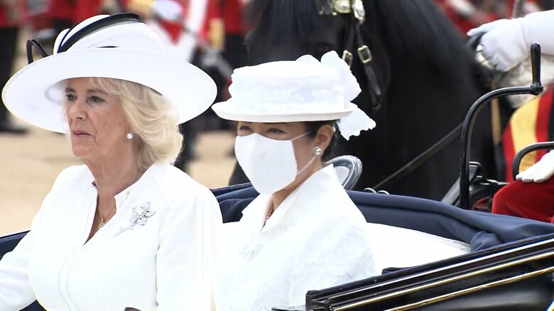 6月25日、馬車でロンドン市内をパレード