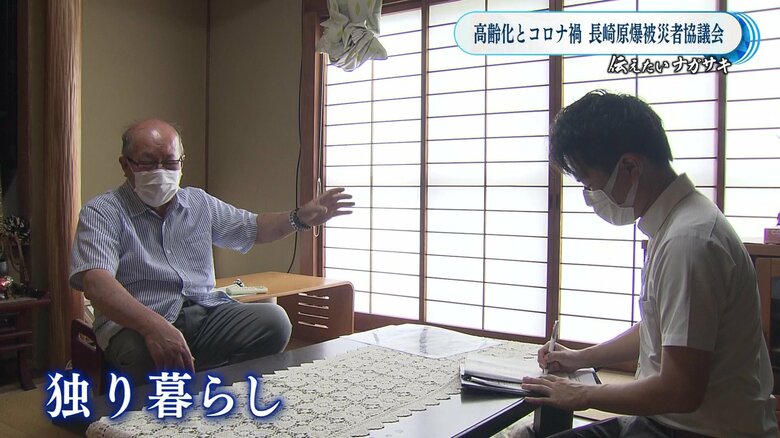 長崎の被爆者5団体の1つ、長崎原爆被災者協議会(被災協)の会長・田中重光さん(左)