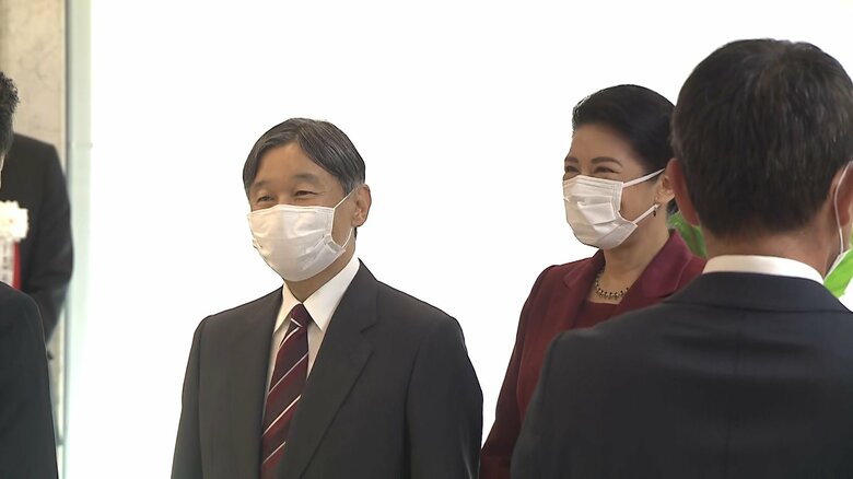 東京競馬場に到着された両陛下