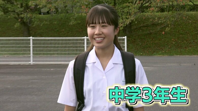 制服姿の桑田莉奈さん