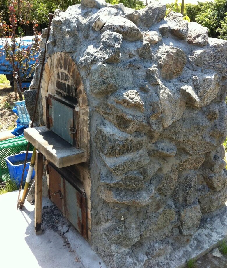 ピザ窯も自分で作ったという