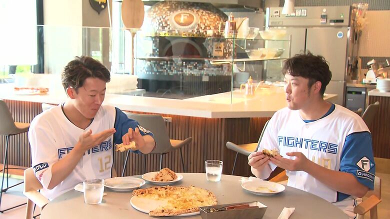 矢澤選手と齋藤選手も本格ピザを堪能