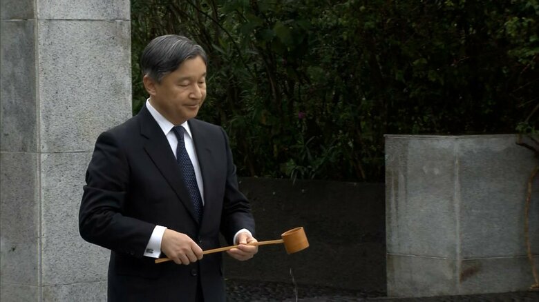 「鎮魂の丘」を訪問された天皇皇后両陛下