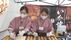 そっくりな2人が並んで焼く…双子の姉…