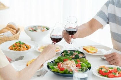 「愛妻家・恐妻家」に関する最新の意識調査を実施！自分を「愛妻家／愛夫家」と思う人は男女とも4割超！夫婦間の“現代トラブル”は、女性「家事分担」、男性「お金」が上位に【生活総合情報メディア　ヨムーノ】