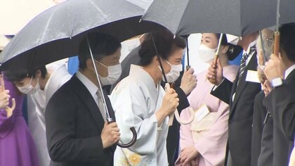 両陛下　悪天候での園遊会の出席者を案じられる　皇后さま「雨」を「雪」と言い間違いも