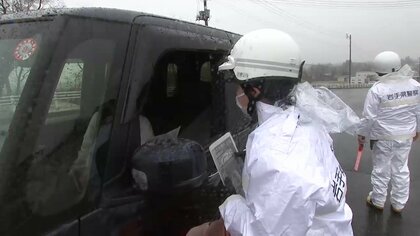 男児死亡の事故現場で警察が交通安全呼びかけ　岩手・花巻市の交差点