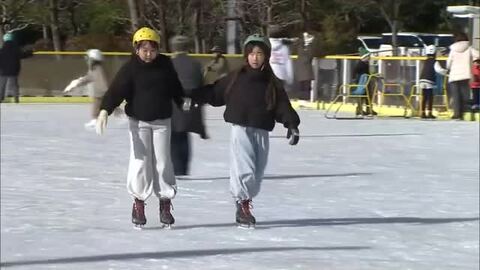 西日本最大級の屋外スケートリンクが津山市にオープン　訪れた人がさっそく滑りを楽しむ【岡山】