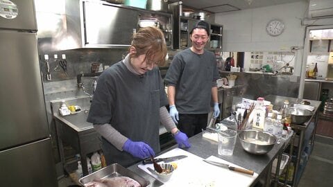 “地魚のおいしさ伝えたい”　秋田・にかほ市で「おさかな処 どうらく」開業　鮮魚店の思い受け継ぐ幼なじみ2人の挑戦　象潟の海の恵みを発信する新拠点
