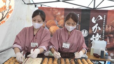 そっくりな2人が並んで焼く…双子の姉妹が営む「たこ焼き屋台」 夢は姉妹で店舗「そこで一生焼きます」