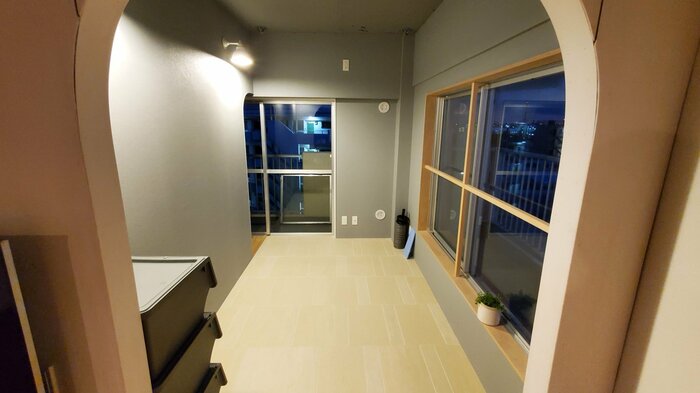 マンションの一角はインナーバルコニーとした(提供:リノベる株式会社)