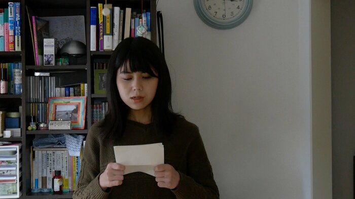 「あなたの瞳に話せたら」では監督自らカメラと向き合い、亡くなった妹への手紙を読んだ(©Sonomi Sato)