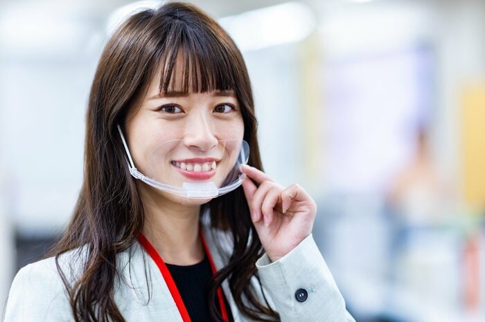 魅力が高い人は顔を隠さない方が良い?(イメージ画像はフェイスシールド)