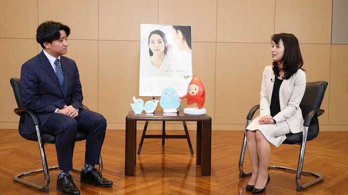 女性のための健康推進室長・古澤恭子さん(右)とフジテレビアナウンサー・藤井弘輝(左)