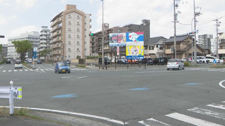 「バイクが大破 相手の車両は不明です」などと通報…乗っていた会社員の42歳男性がはねられ重傷 車はそのまま逃走｜FNNプライムオンライン