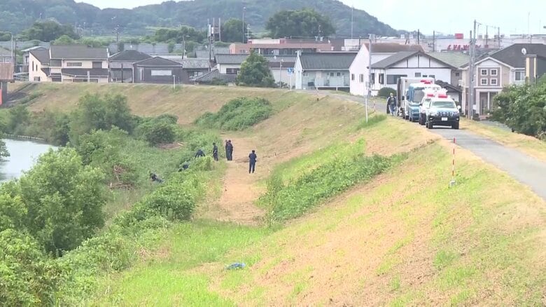 親族3人殺害か…逮捕の孫・片山宏一容疑者（27）が犯行後、現場近くの“土手沿い”を歩いて逃走か　静岡・菊川市｜FNNプライムオンライン