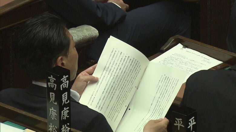 「デジタルに慣れてない議員もいるから…」 国会の“紙文化”、年間7トン超の資料配布 時代錯誤と指摘も【スポットライト】|FNNプライムオンライン