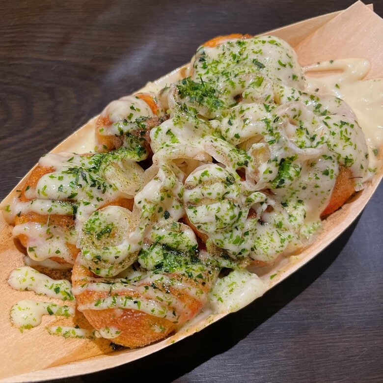 とんこつスープを練り込んだ極上とろふわ生地…10年愛されたキッチンカーたこ焼き店が大須に実店舗オープン｜FNNプライムオンライン