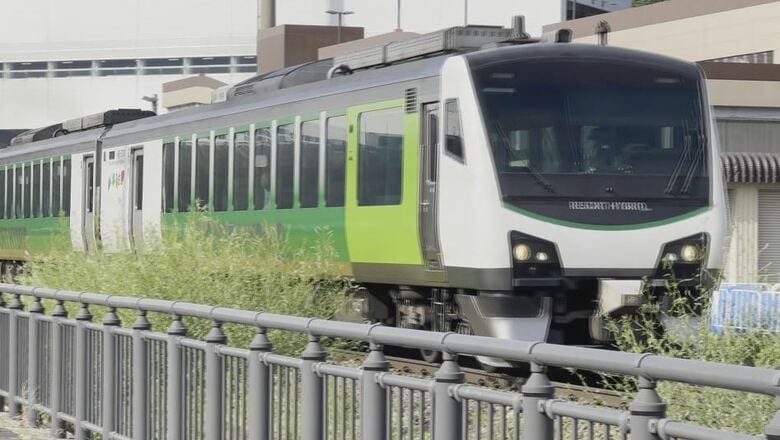 長野・新潟・福島を結ぶ「特別列車」　JR東日本が飯山線―上越線―只見線で初の直通運転　乗客約70人が移り行く車窓を楽しむ　沿線住民有志が企画｜FNNプライムオンライン