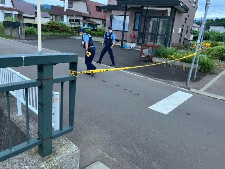 【ヒグマ速報】ついに駆除－18日午前3時30分ごろ福島町月崎地区の住宅街でハンターが銃で駆除…午前2時ごろ体長1～2mほどのクマの目撃通報〈三岳地区で新聞配達員の男性が襲われ死亡〉同一個体か？北海道｜FNNプライムオンライン