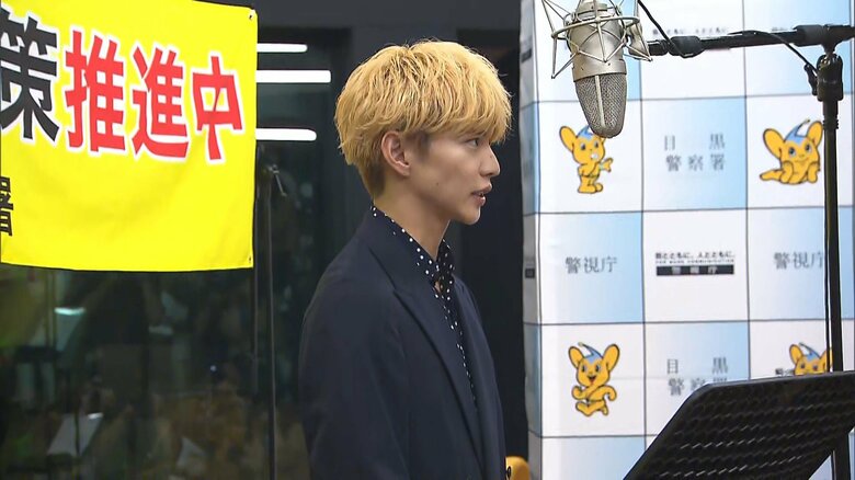 公開収録を行う佐藤大樹さん