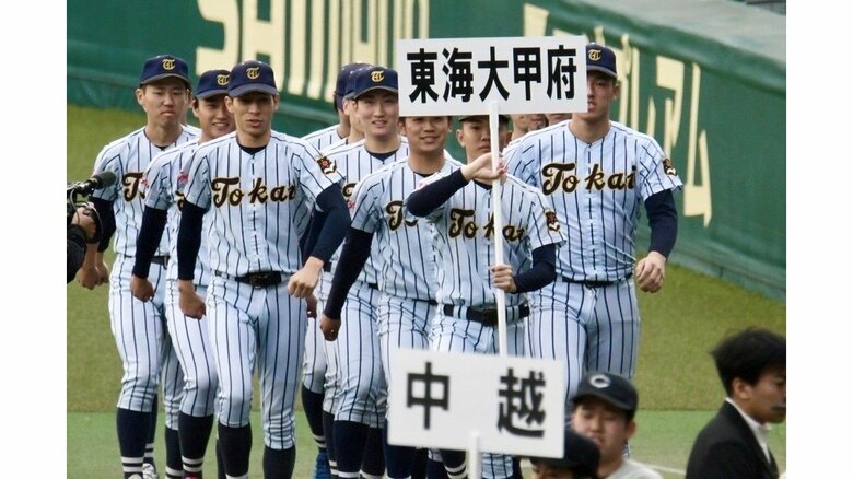 2023年11月、「夢」だった甲子園に（左から3番目が中島）