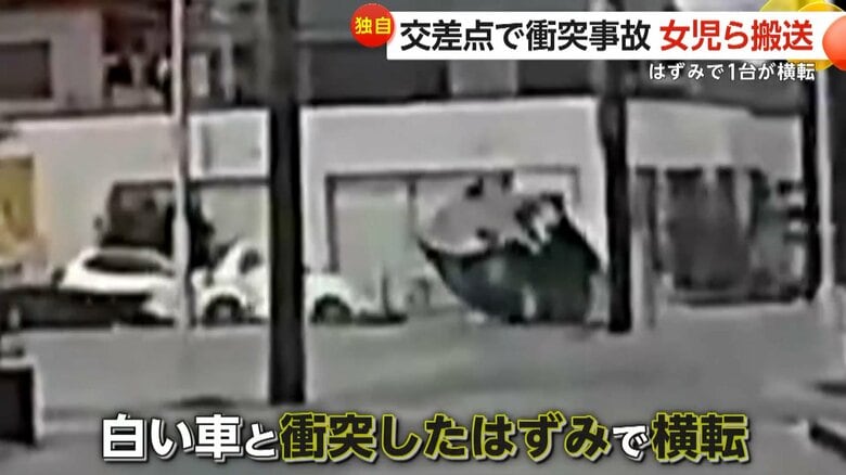 2台の車が衝突し1台が横転する瞬間（3日、愛知・名古屋市）（3）