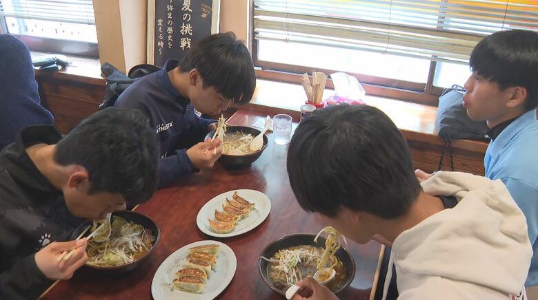 地元の客に長く愛されてきた