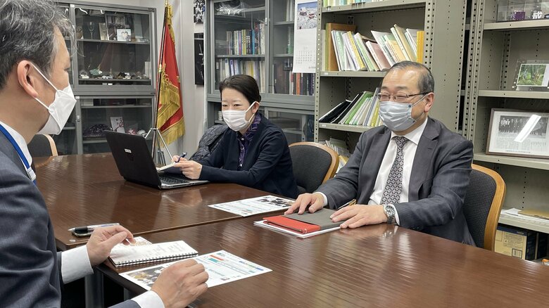 「男らしく、女らしくではなく相手を尊重することが大事」と野水校長