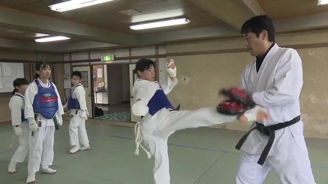 長い手足をいかした突きや蹴りが得意