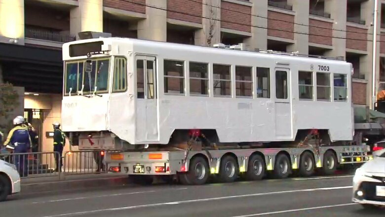 バスとぶつかったトレーラー