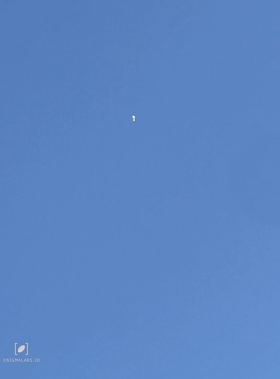 ラスベガス上空で目撃された謎の白い物体(4月9日)